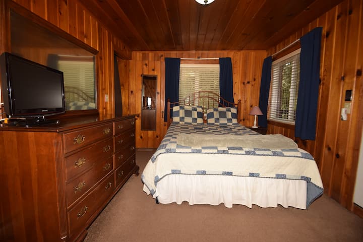 Bedroom 1: Queen bed. I like this room best, but one of the doors goes to the kitchen so you'll hear those early risers and you access the fourth loft bedroom from this room. If you have kids you might want to stay here. This room also has a door to get o