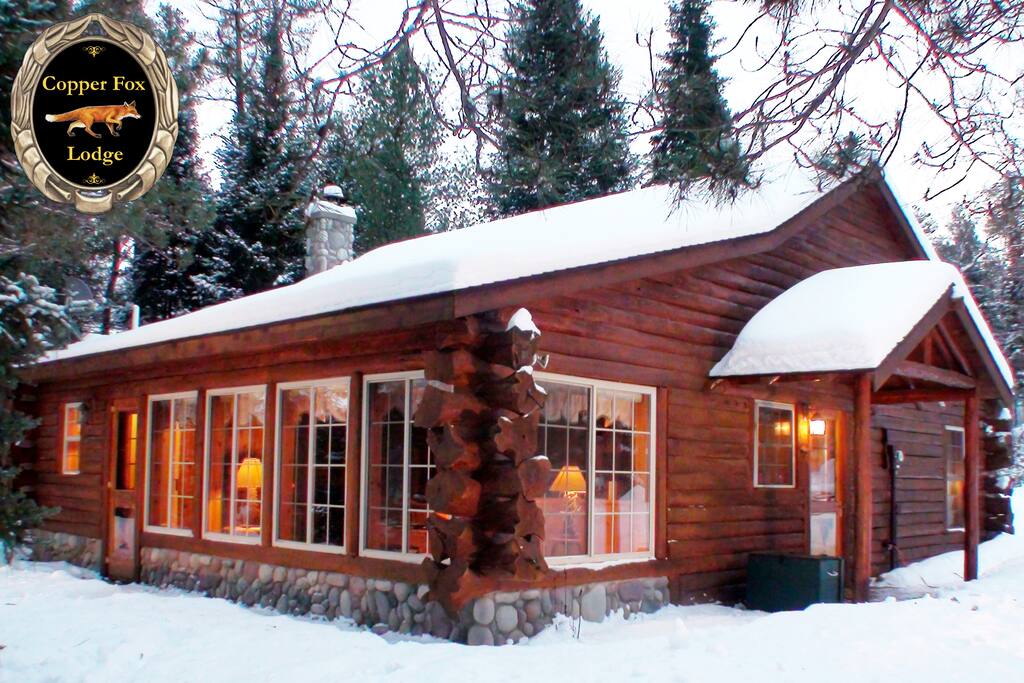 The Copper Fox Lodge (Luxury Riverfront Log Cabin) Cabins for Rent in