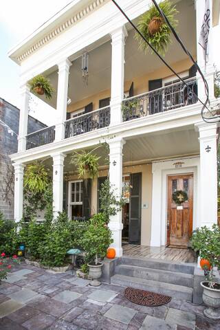 9a Fleur De Lis Mansion Spa/Pool, B&B # 317134 gallery image 3