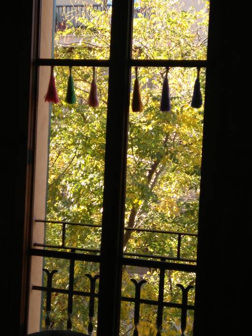 Balcón en dormitorio/ balcony at the room
