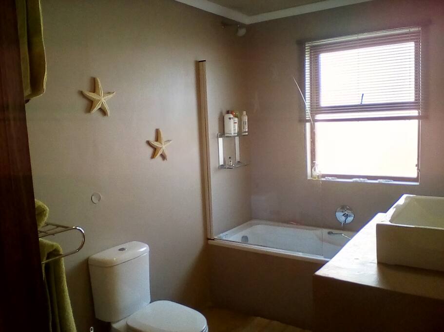 Full en-suit Bathroom