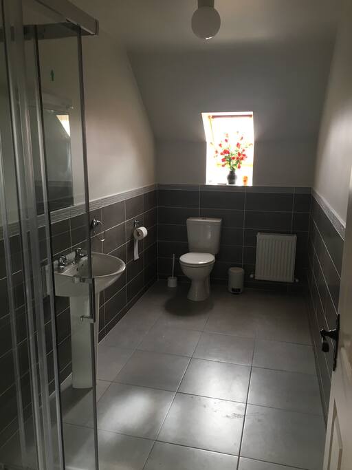 Main Bathroom Upstairs