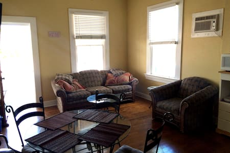 Duval Balcony - Suite Mischief