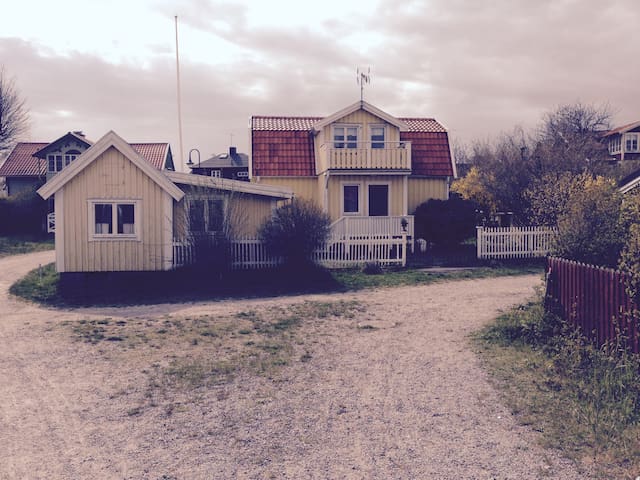 Sandhamn mitt i byn ett härligt hus nära till allt