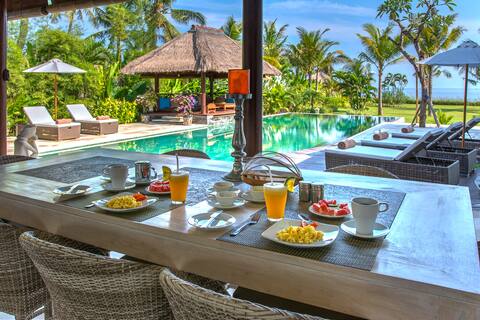 Villa Aparna, luxury Balinese pool villa on beach