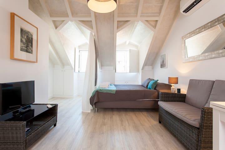 LOFT IN MADRAGOA