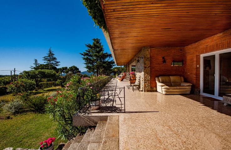 Entre mar y montaña magnifica villa