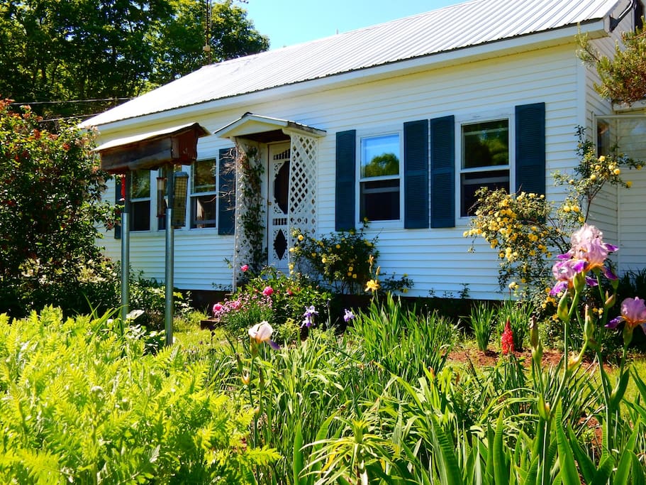 Breeze Hill Cottage Cottages for Rent in Hartland, Vermont, United States