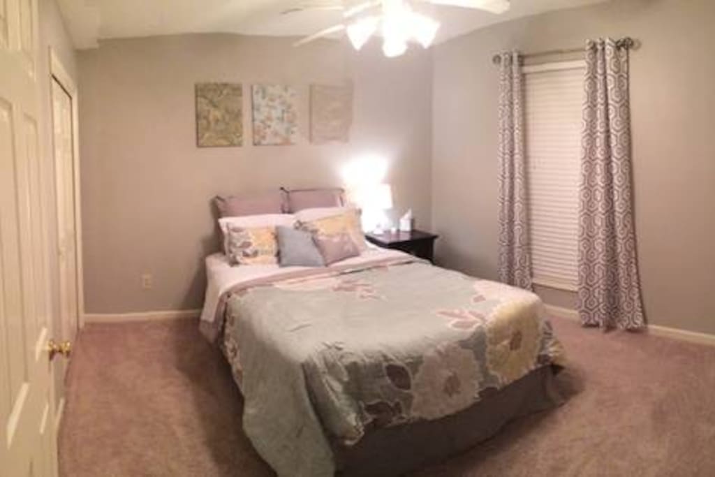 guest room 1 (queen)