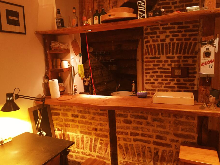 Le bar construit de briques typiques du nord.