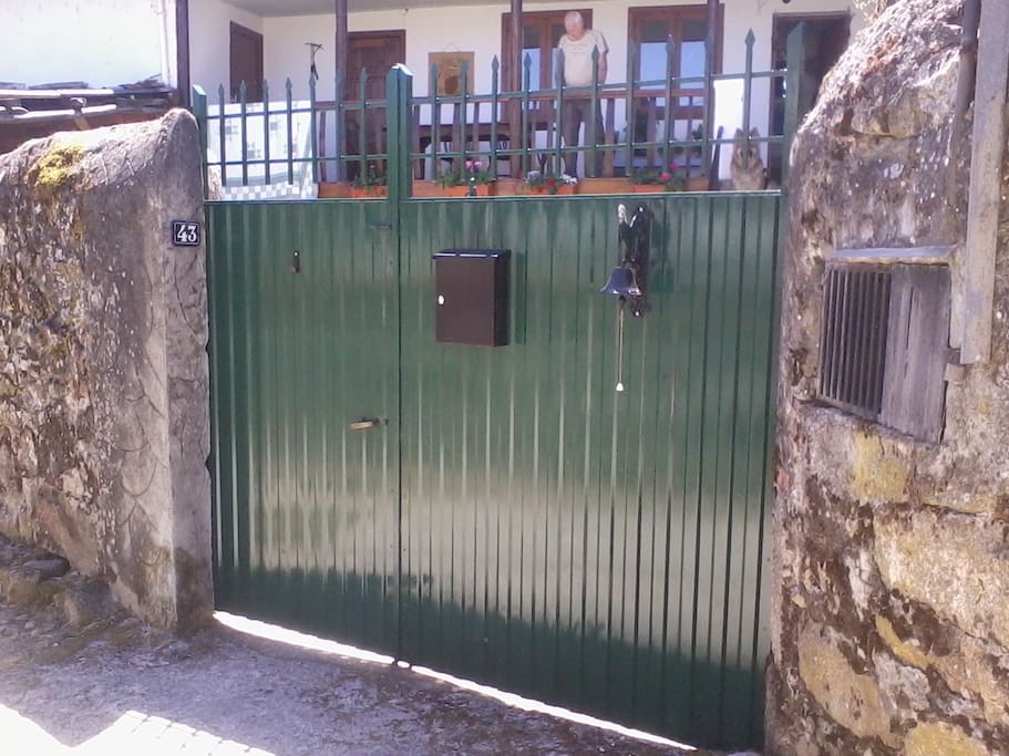 Look for the green gates on your arrival, 15m to the left of the road.