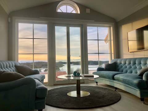 Stylish house - sea view and seaside boathouse!