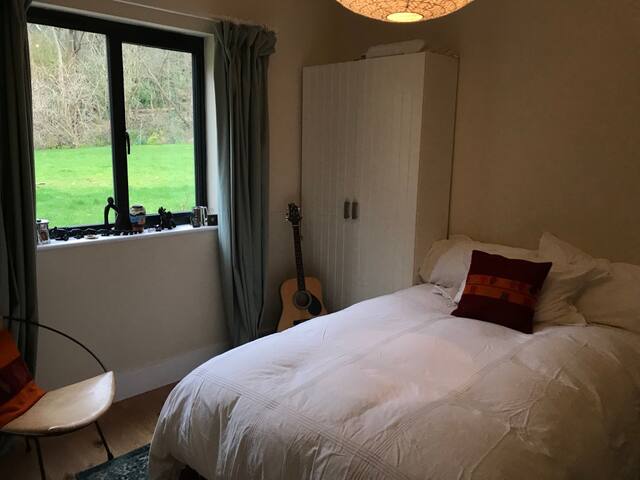 Cosy double  room in 18th Century lodge house