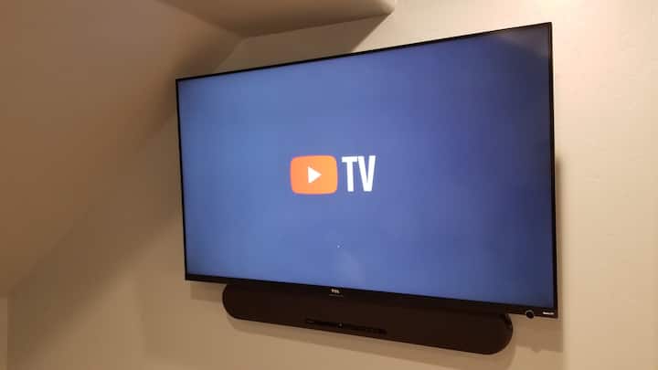 Roku TV และซาวด์บาร์พร้อมแอพยอดนิยม มีบริการเคเบิลทีวี YouTube พร้อมช่องท้องถิ่น