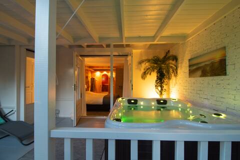 Luxury B&B apartment with private sauna & jacuzzi