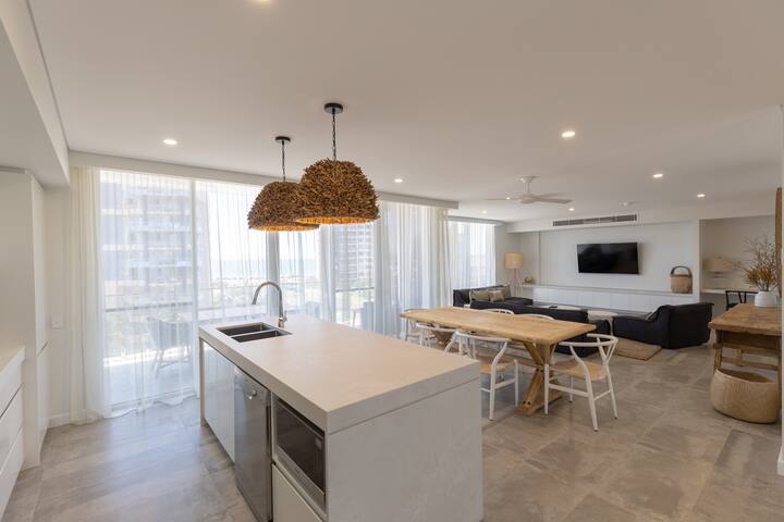 Suite 11, Penthouse | Astina Suites Forster gallery image 2