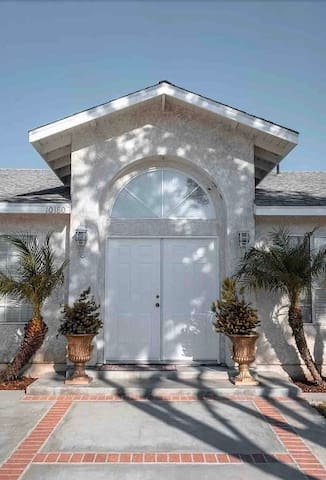 Nice furnished Queen Bedroom #A