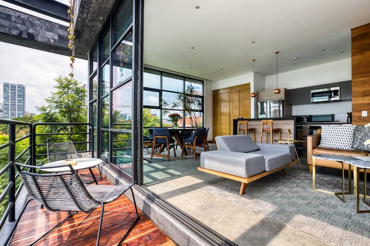 2BR/2BA Penthouse at Condesa. Air conditioning.