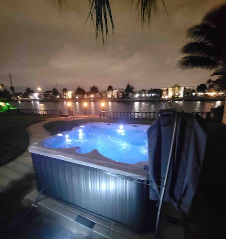 Paradise Waterfront-Jacuzzi-heated Pool-familyhome
