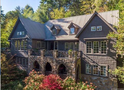 STUNNING Island Life in Middle of Lake Glenville