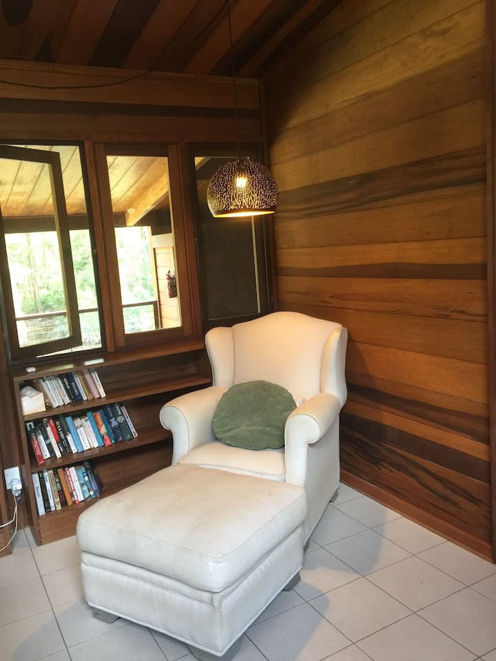 Rainforest Birdhouse - Teak Cabin On 40 Acres - New South Wales