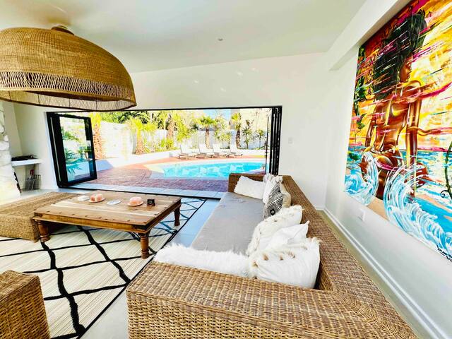 The Only ONE @ Briza Road /Pool/ Hot Tub/Back Up gallery image 3