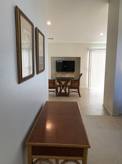 Entry way/Desk