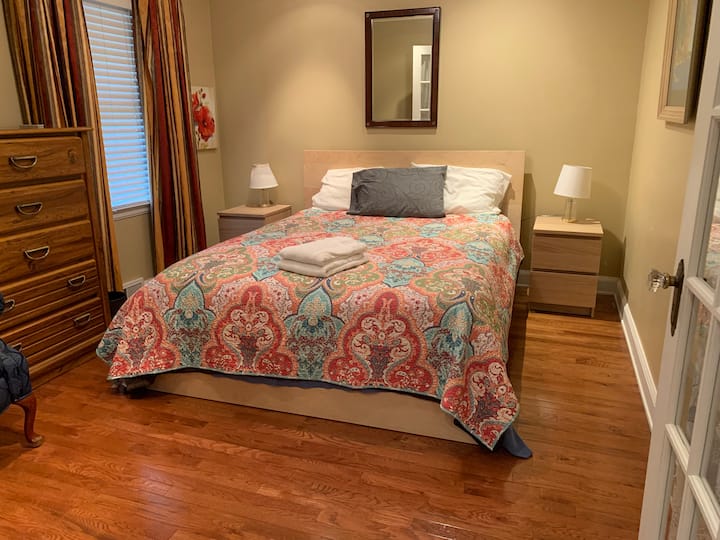 Dormitorio delantero, cama de matrimonio XL
