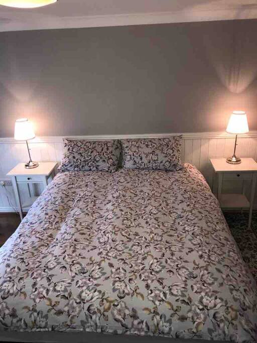 King size bed