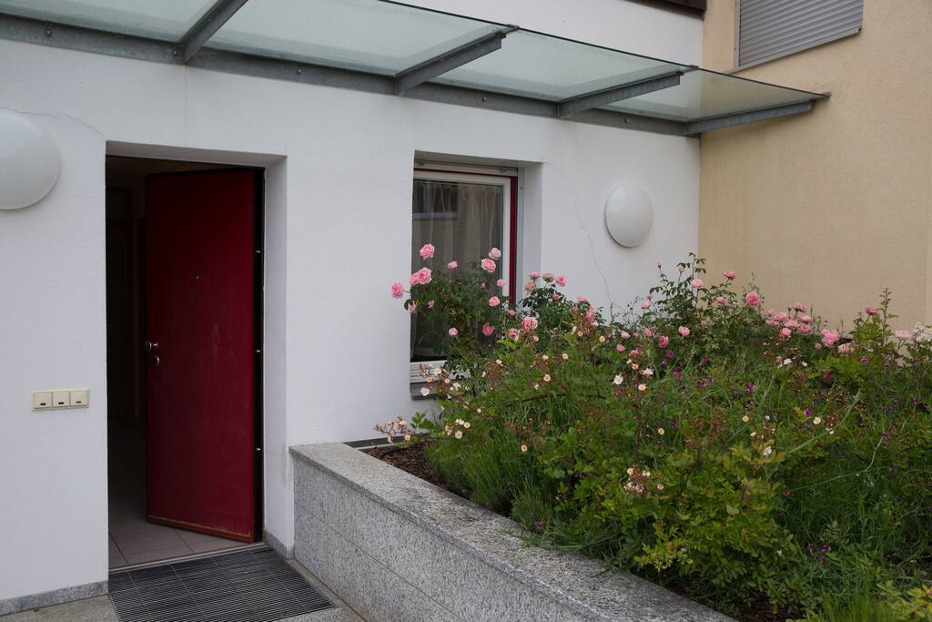 Eingang über Terrasse