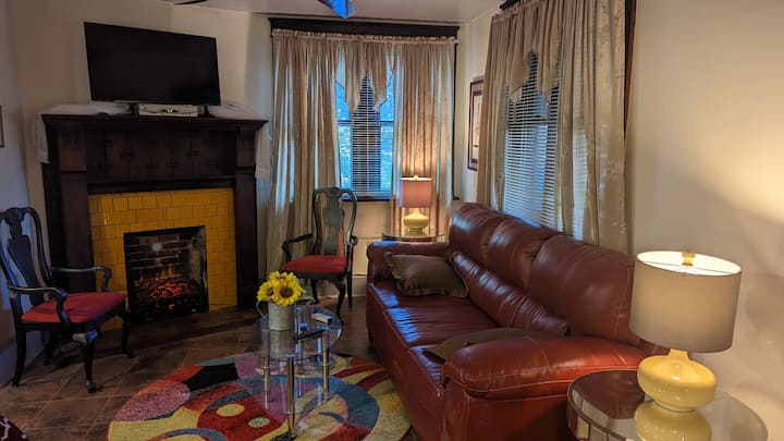 Charming Efficiency Full Kitchen And Private Patio - Hurricane, WV