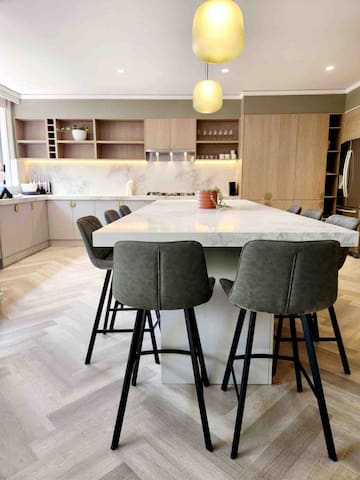 Spacious and bright 4br/ 2 bath East Malvern