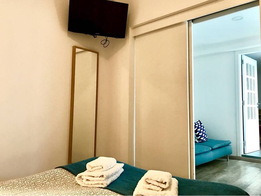 Room 1 / Quarto 1