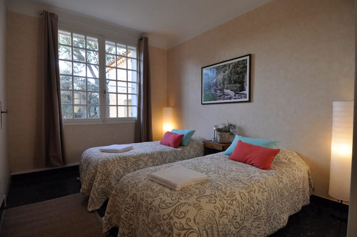 Спална соба 2 (приземје)