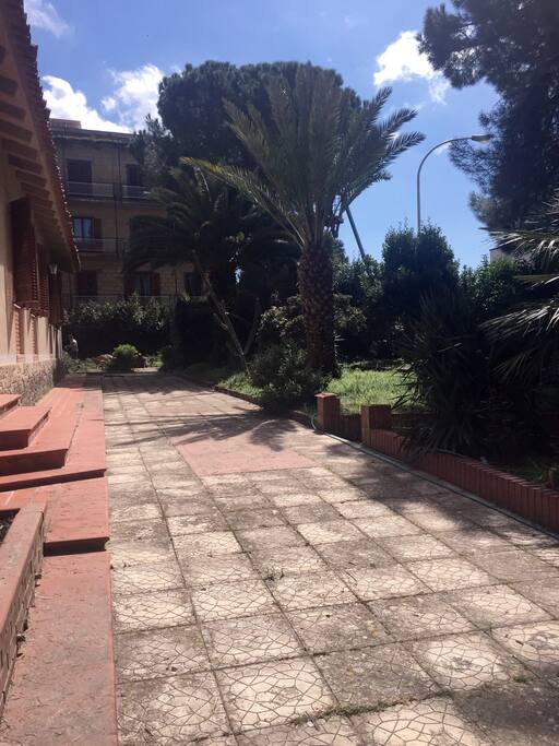 Ingresso casa. The entrance.