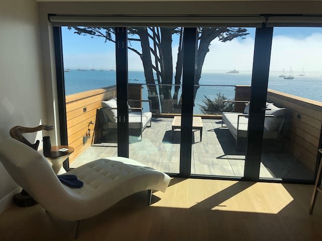 Luxury Ocean Front & Harbor View Home gallery image 5