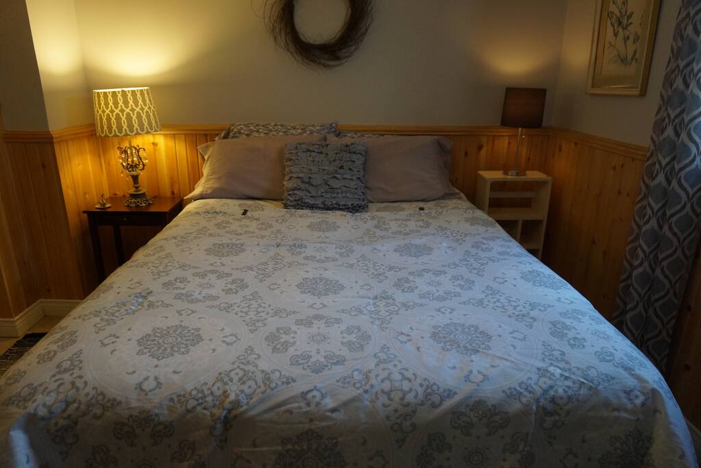 Super cozy, comfy queen sized bed.