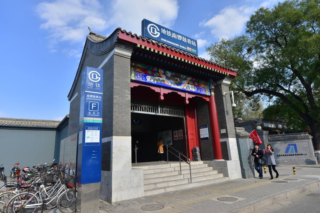 距离地铁700米