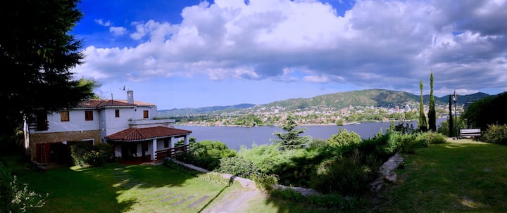 Italian villa on the lake with exceptional views