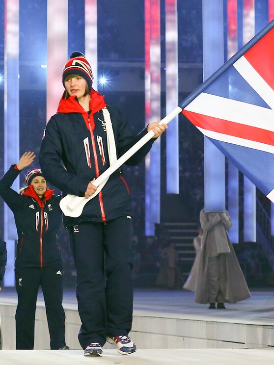 Show full-screen, host-provided image