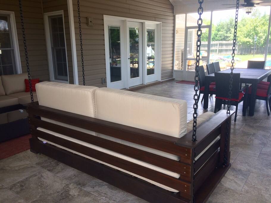 Screened porch (shared space)