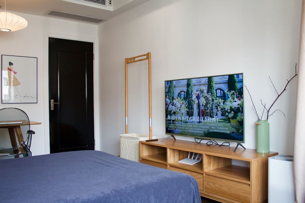 高清智能液晶电视,直播点播完全自由自在。
Smart network HD LCTV.