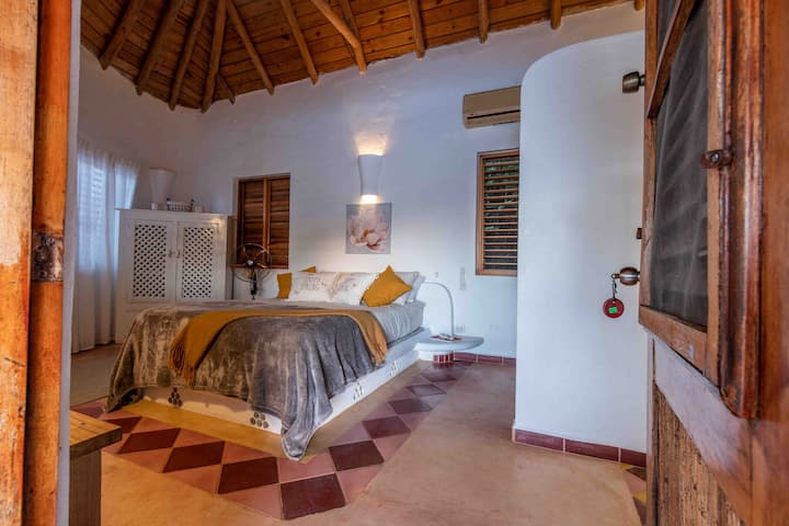 Спална соба за гости 2 со брачен кревет (широк 150-179 см) 