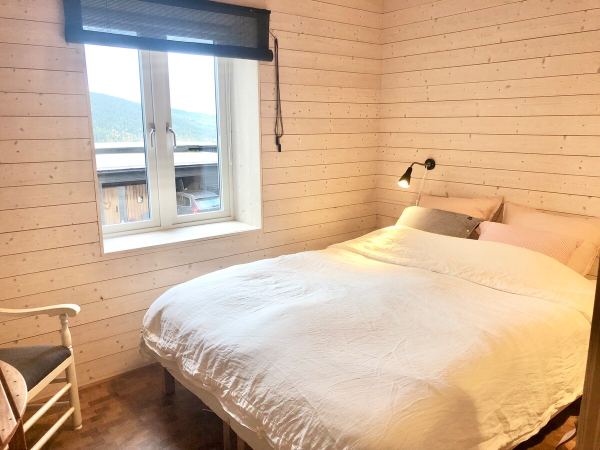 Брачен кревет (широк 160 см) - може да се подели на 2 80 кревета