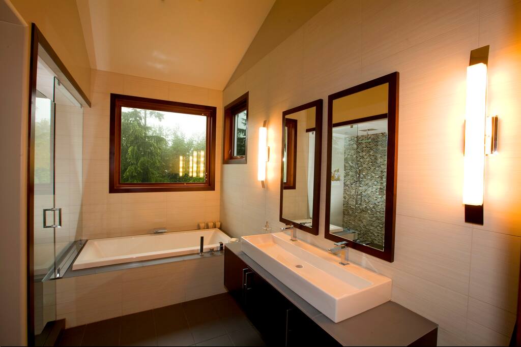 Guest Suite Bathroom