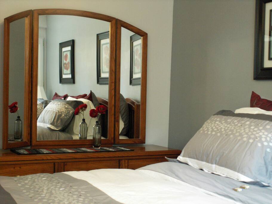 King/Twin Bedroom as a King Bed