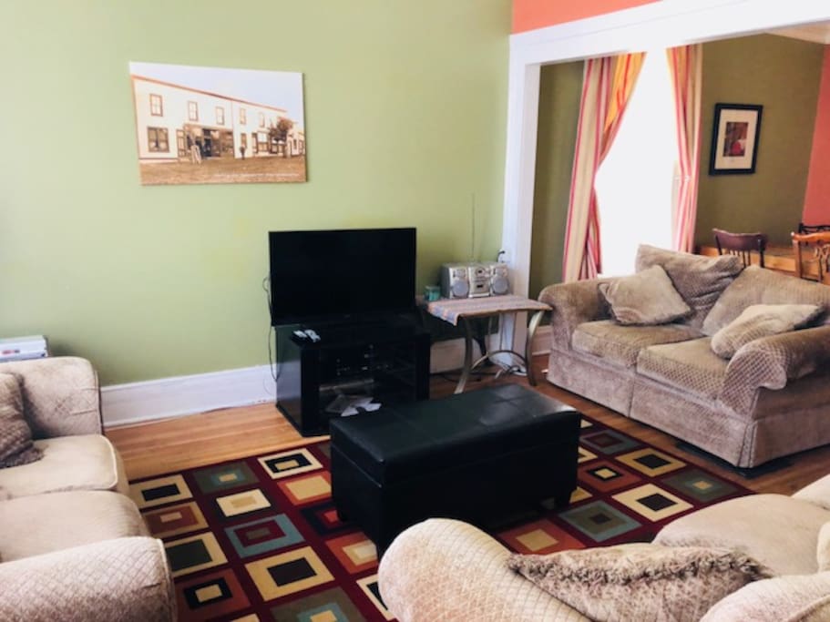 Great room with cable, netflix and wifi. Plenty of room and seating.
