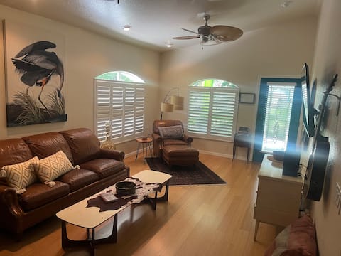 Popular Airbnb listing: Escondido Boutique Bungalow in Crystal Beach in Palm Harbor