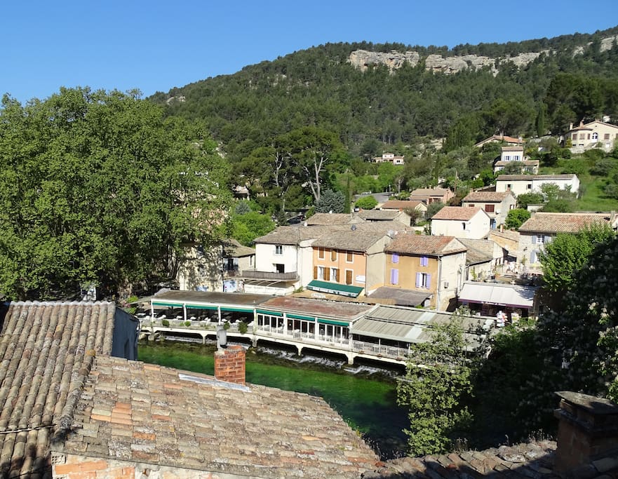 La vue du village depuis le salon
Village view from the living room
