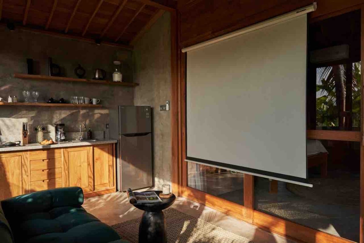 Villa in Mengwi · ★4.83 · 1 bedroom · 1 bed · 1.5 private baths, Airbnb karşılaştırması
